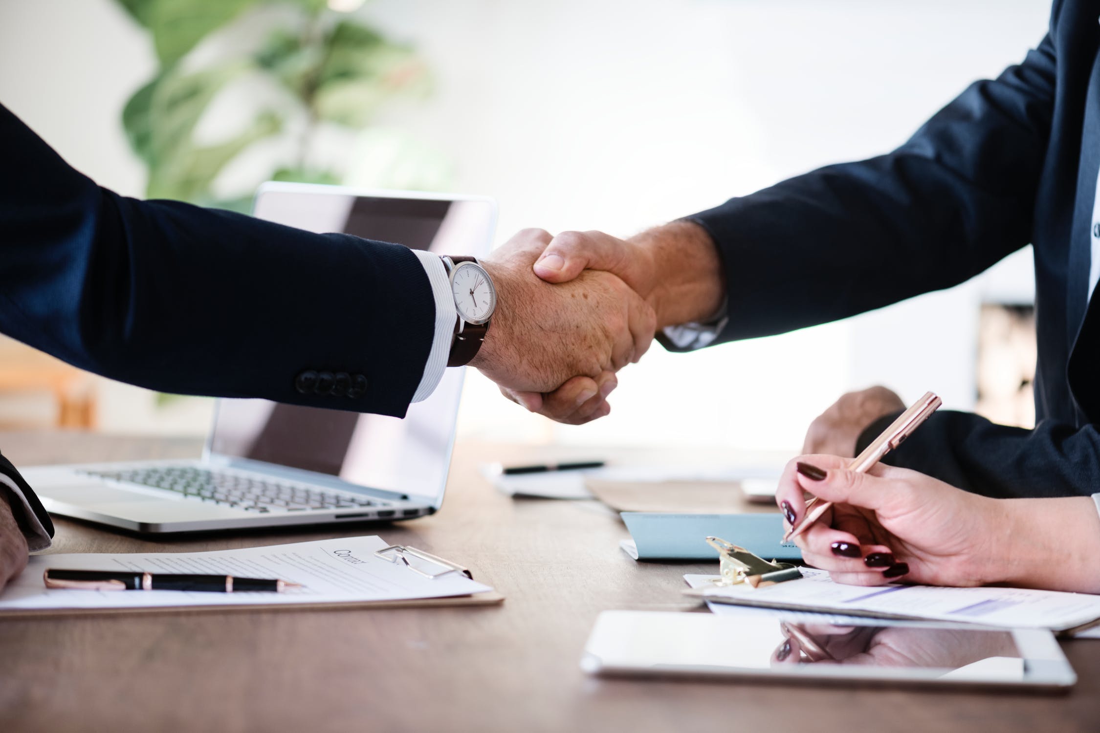 Shaking hands on a new web development project